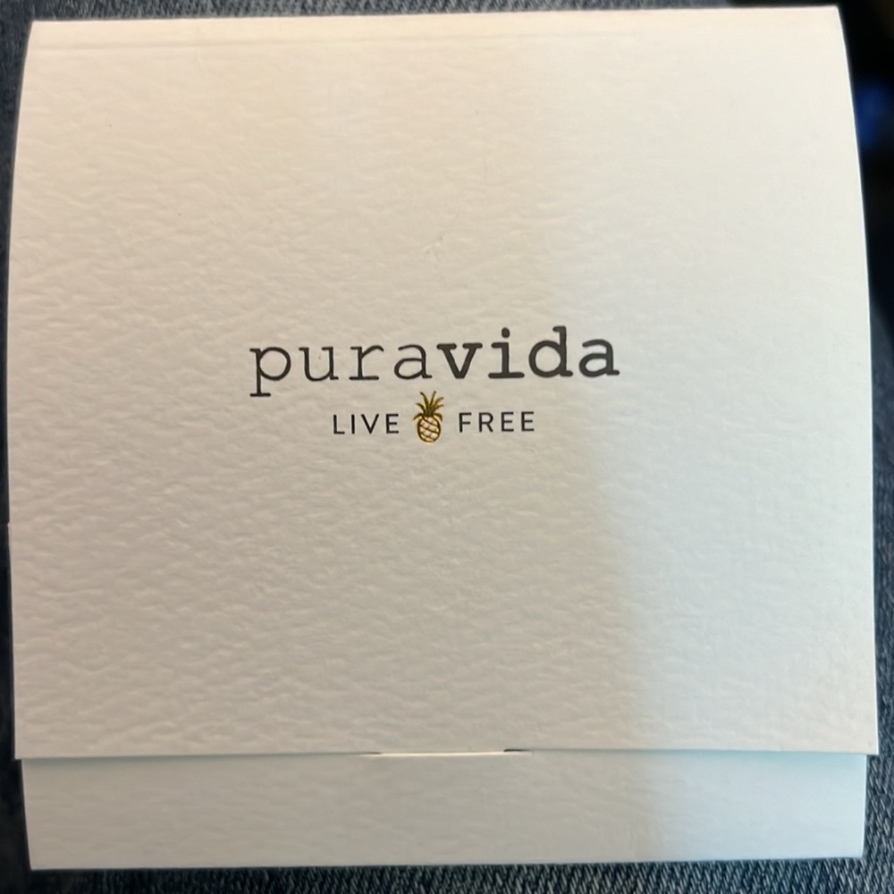 Never worn “J” Pura Vida bracelet - Picture 2 of 4